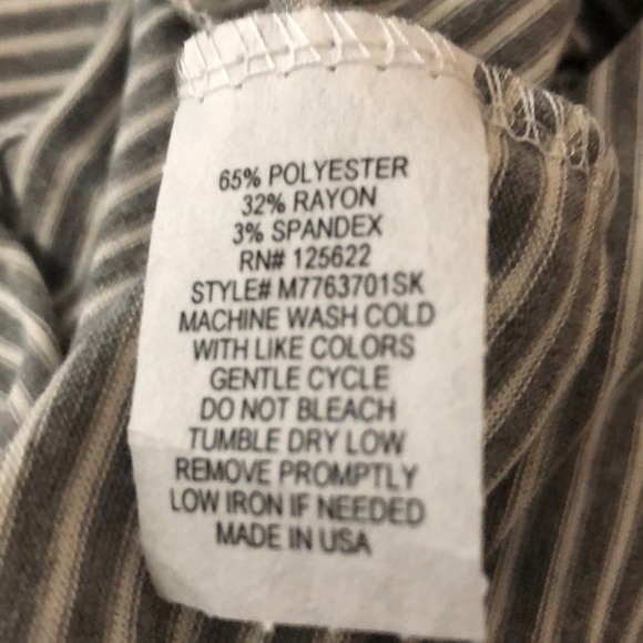 NWT Silverwear size Sm. Grey/white top - Picture 7 of 7